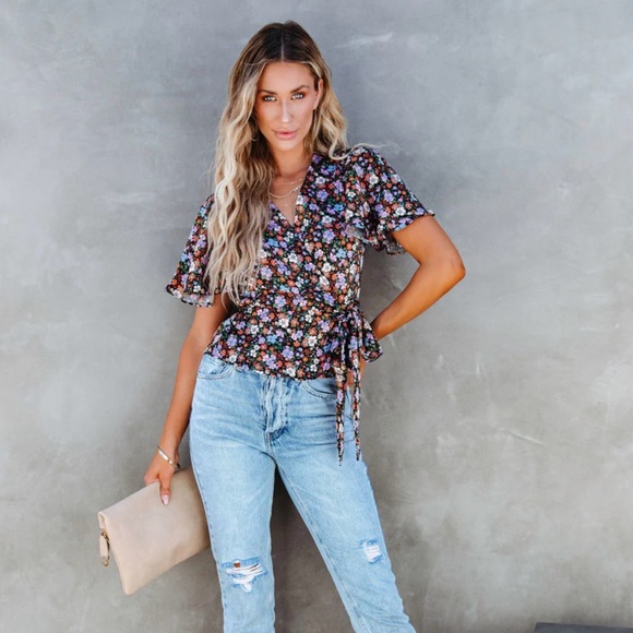 NWOT VICI FLORAL WRAP TOP SIZE MEDIUM - Picture 4 of 8